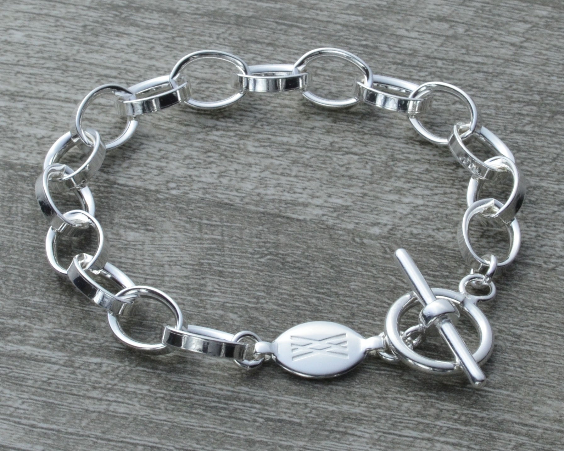 Louisville Charm Bracelet with Round Charm Primary Mark Engraved | Silver | One Size