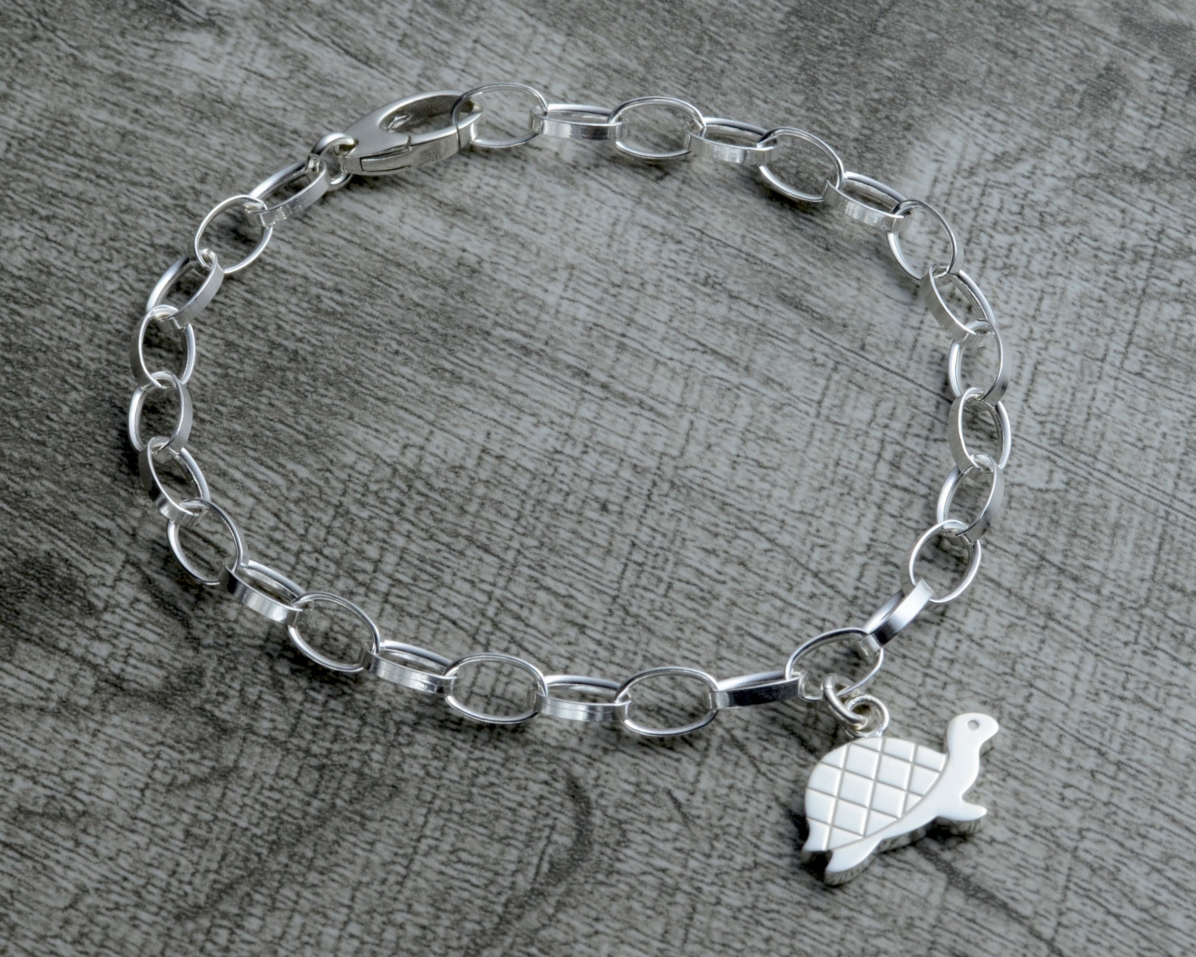 Initial Charm Bracelet | Wellesley Row 7.0 / Font 4 / Both Sides